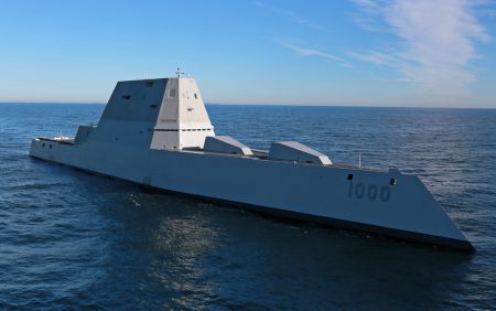 У ВМС США появился крупнейший в мире стелс-эсминец нового поколения Zumwalt [видео]
