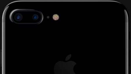 Apple предупреждает, что корпус iPhone 7 в версии Jet Black легко царапается и рекомендует использовать чехлы
