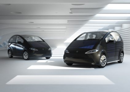 Немецкая компания Sono Motors планирует серийно выпускать электромобили SION с солнечными батареями на кузове и живым лишайником в системе вентиляции