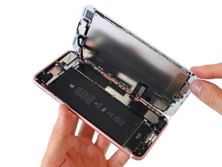 Специалисты iFixit обнаружили в iPhone 7 Plus более ёмкий аккумулятор, увеличенный модуль Taptic Engine и 3 ГБ ОЗУ