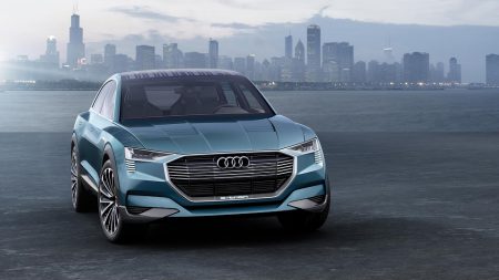 До 2020 года Audi выпустит три серийных электромобиля e-tron: среднеразмерный кроссовер, премиальный седан и компактный ситикар