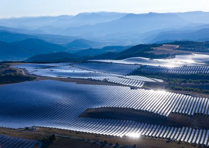 В Китае строят крупнейшую в мире солнечную электростанцию ​​из 6 миллионов панелей суммарной мощностью 2 ГВт