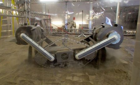 Робот-шахтер NASA RASSOR необычной конструкции займется добычей полезных ископаемых на Марсе и других планетах