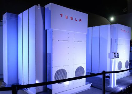 Системы резервного питания Tesla Powerpack второго поколения характеризуются удвоенной энергетической плотностью