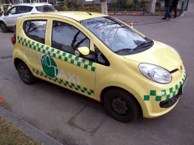 В Киеве может появиться еще одна служба электротакси на недорогих электромобилях Bio Auto