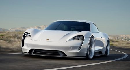Немцы собираются продавать не менее 20 тысяч электромобилей Porsche Mission E в год