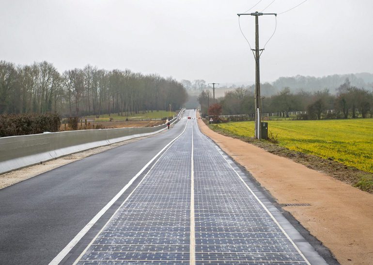 Во Франции открыта первая в мире дорога с покрытием из солнечных панелей