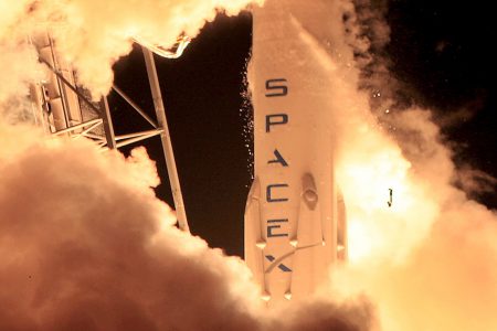 SpaceX отложила свое возвращение к запускам до начала следующего года