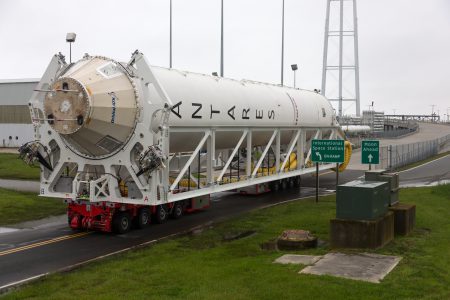 «Южмаш» отгрузил Orbital две первые ступени ракет Antares для будущих миссий снабжения МКС