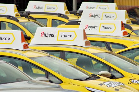 Сервис Яндекс.Такси запустился в Днепре и собрался поднять расценки в часы пик
