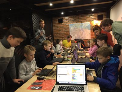 Волонтеры из «Академії Кодування» хотят запустить бесплатные факультативы по IT-образованию во всех школах Киева