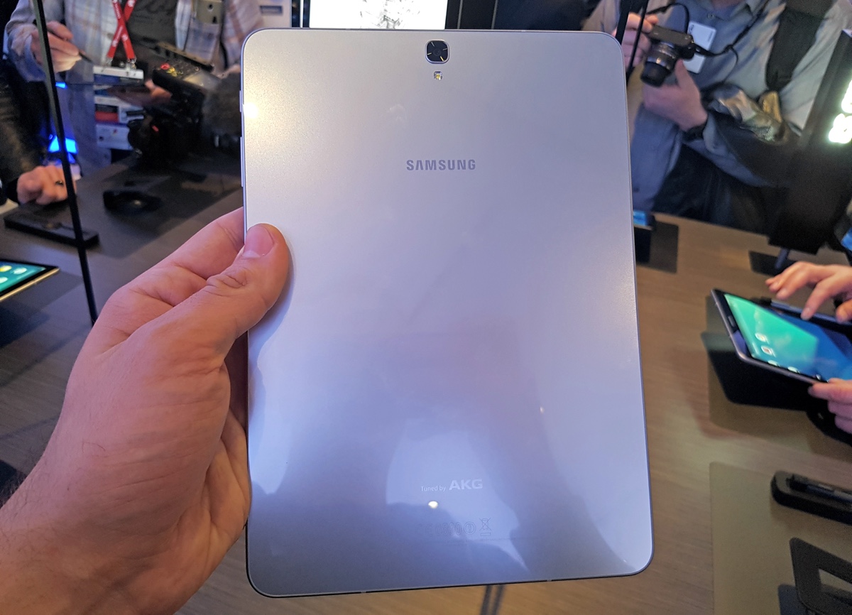 Первый взгляд на планшет Samsung Galaxy Tab S3