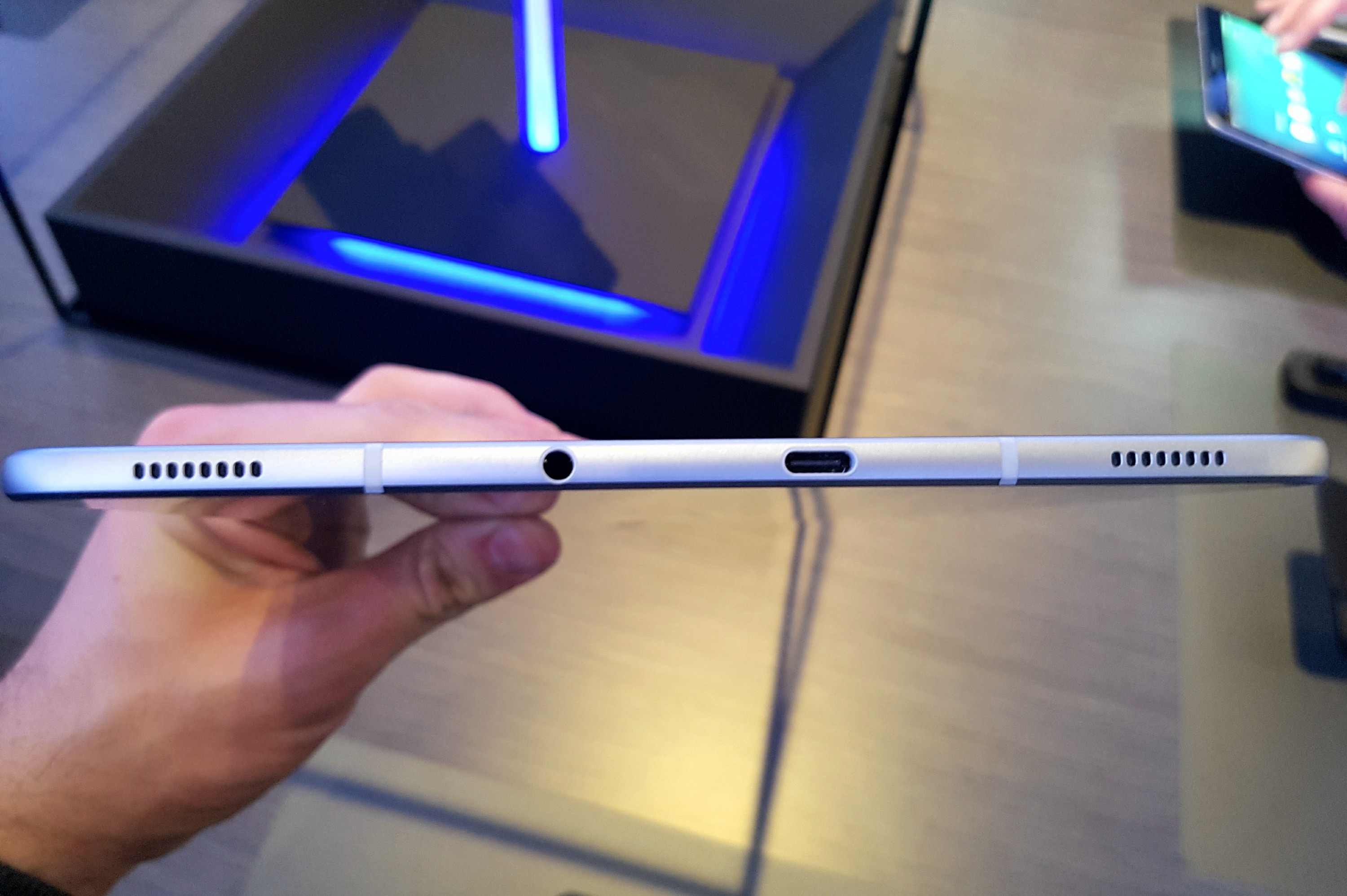 Первый взгляд на планшет Samsung Galaxy Tab S3