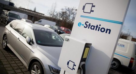 Германия выделит 300 млн евро на установку 15 тыс. новых станций зарядки для электромобилей. И все они будут «зелеными»