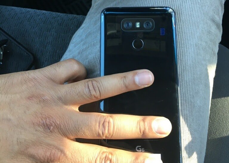 Новый флагманский смартфон LG G6 сфотографировали рядом с предшественником LG G5
