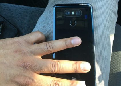 Инсайдерам удалось сфотографировать реальный смартфон LG G6 в глянцевом оформлении Jet Black