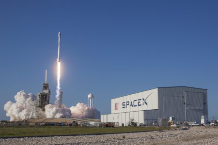 SpaceX впервые запустила и посадила ранее летавшую первую ступень ракеты Falcon 9