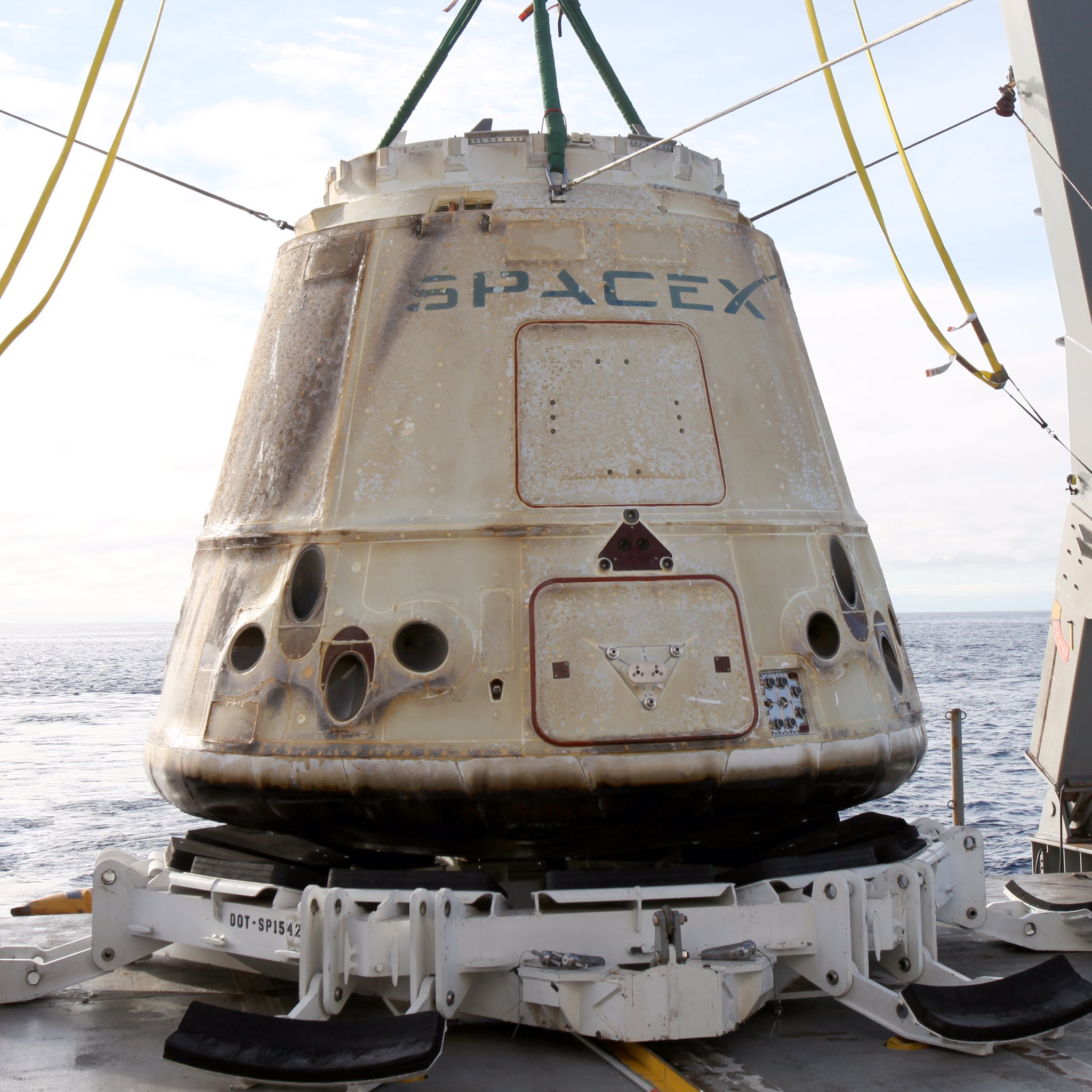 Космический корабль SpaceX Dragon успешно вернулся с МКС [фото]