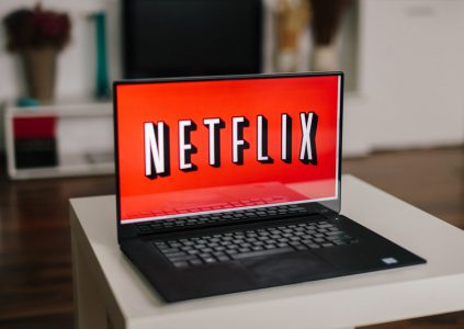 Netflix “каратиме” клієнтів за обмін паролями у 2023 році — розмір штрафів може скласти 1/4 вартості базового тарифу за кожного додаткового користувача