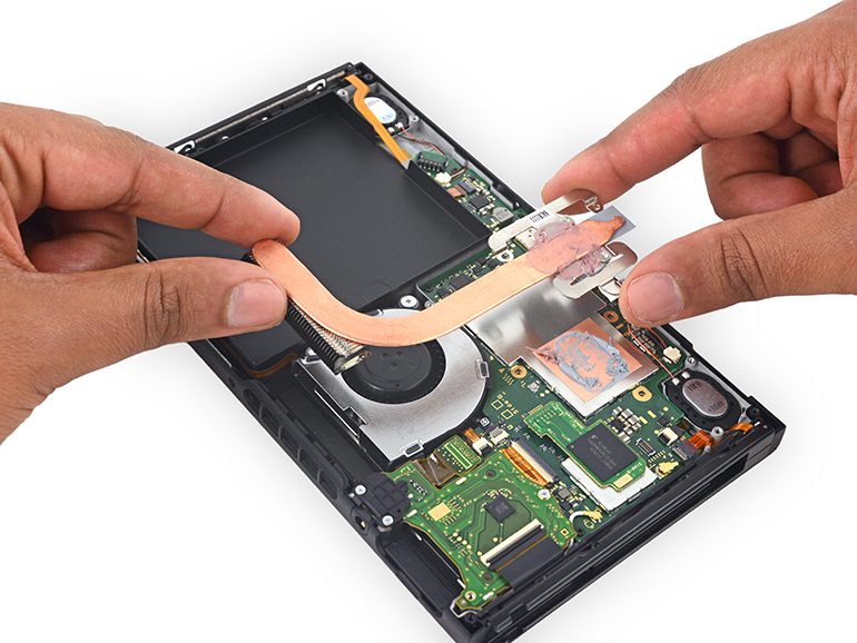 Специалисты iFixit разобрали консоль Nintendo Switch и оценили её ремонтопригодность