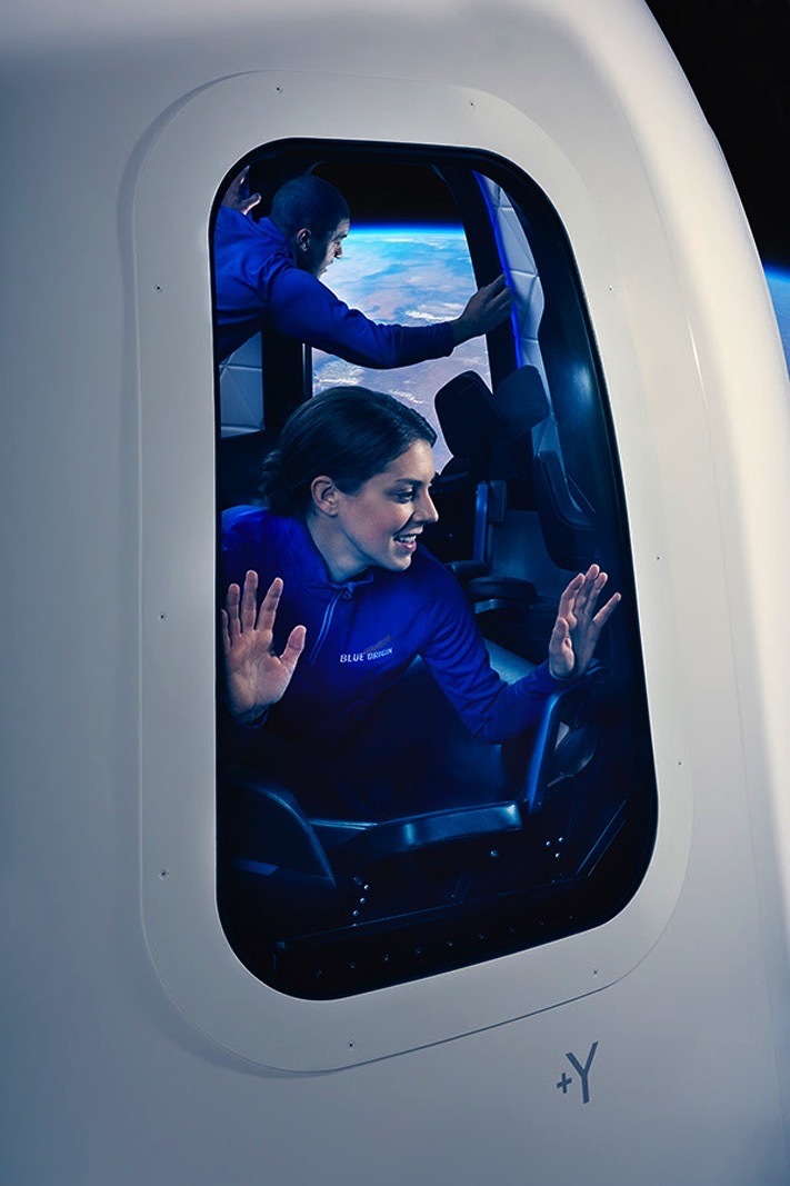 Blue Origin впервые показала интерьер капсулы New Shepard, в которой туристы будут летать в космос (возможно, уже в 2018 году)
