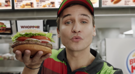 Реклама Burger King самовольно использовала колонку Google Home для зачитывания статьи о Воппере из «Википедии»
