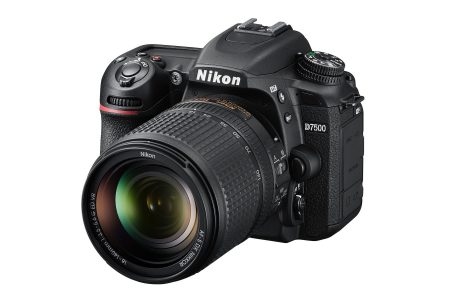 Представлена зеркальная камера среднего уровня Nikon D7500, которая во многом похожа на Nikon D500, но стоит ощутимо дешевле