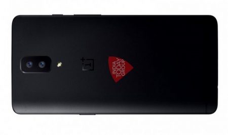 Первое изображение смартфона OnePlus 5 говорит о наличии сдвоенной основной камеры и матовом черном цвете корпуса