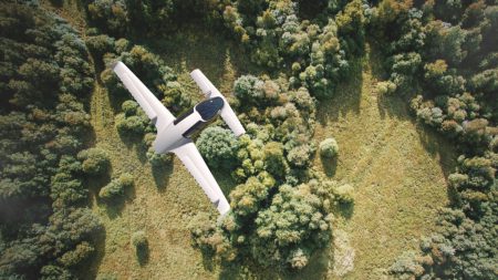 Lilium Aviation успешно испытала «первый в мире» полностью электрический пассажирский конвертоплан Lilium Jet [видео]