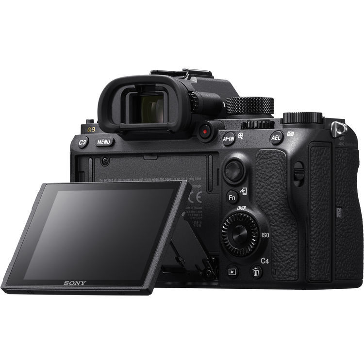 Представлена флагманская полнокадровая беззеркальная камера Sony α9, которая получила первый в своем роде 24,2-мегапиксельный датчик со встроенной памятью DRAM