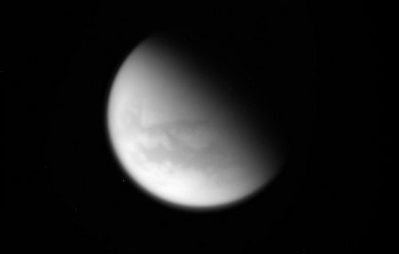 Космический аппарат Cassini совершил последний пролет над Титаном и приступил к выполнению финального маневра