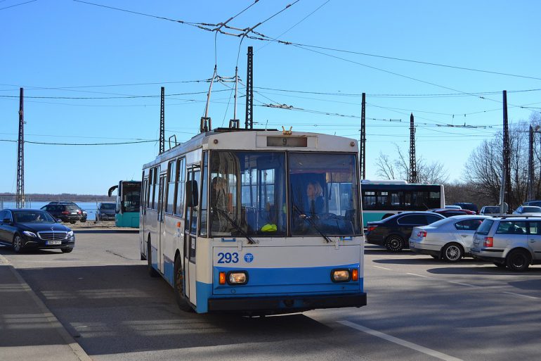 "Комфорт и экология": почему Таллинн отказывается от троллейбусов и переходит на гибридные автобусы