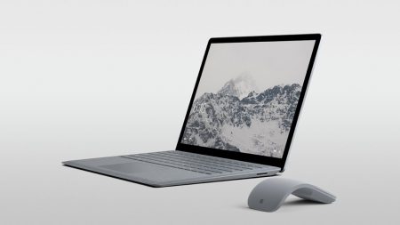 Фотогалерея дня: новый ноутбук Microsoft Surface Laptop с ОС Windows 10 S
