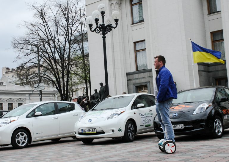 МВД: В Украине уже зарегистрировано 2846 электромобилей, при этом только 15% из них условно новые, а 78% рынка занимает Nissan Leaf (2241 штук)