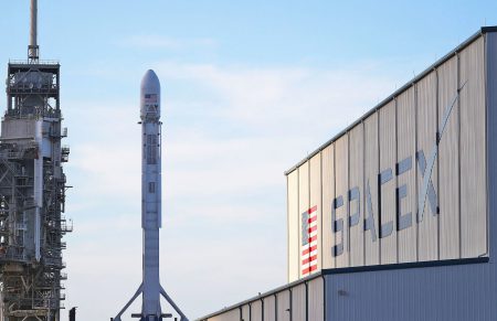 Первые спутники SpaceX для раздачи интернета отправятся на орбиту в 2019 году, теперь планируется запустить почти 12 тыс. аппаратов