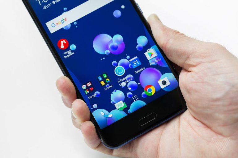Представлен флагманский смартфон HTC U 11 с чувствительными к нажатиям боковыми гранями