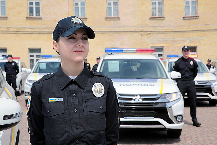 Национальная полиция Украины торжественно получила 635 гибридных кроссоверов Mitsubishi Outlander PHEV в рамках Киотского протокола