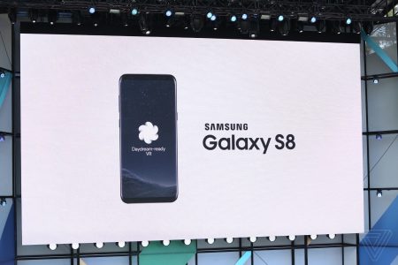 Смартфоны Samsung Galaxy S8 и S8+ получат поддержу платформы VR Google Daydream этим летом