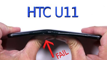 Смартфон HTC U11 с треском провалил испытание на изгиб