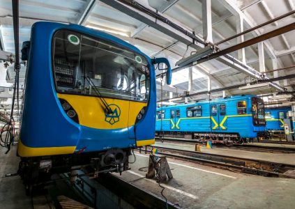 Четвертая линия киевского метро из 14 наземных станций свяжет Троещину с ЖД вокзалом и аэропортом «Киев» (Жуляны), строительство может начаться уже в 2018 году