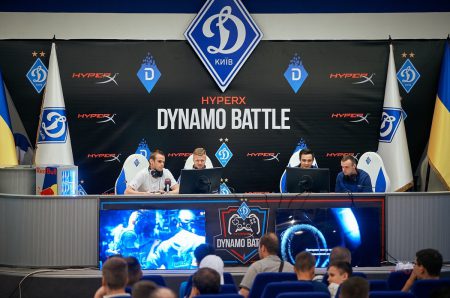 HyperX организовал матч по FIFA 17 между киберспортсменами и игроками киевского «Динамо»