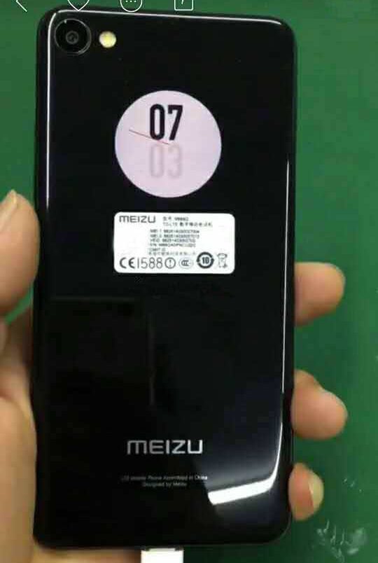 Утечка: Смартфон Meizu X2 получит второй экран на задней панели (но он будет круглый, а не прямоугольный, как у Meizu Pro 7)
