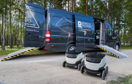В Эстонии начали тестировать систему доставки почты Robovan на основе минивэна Mercedes-Benz и автономных колесных роботов Starship Technologies