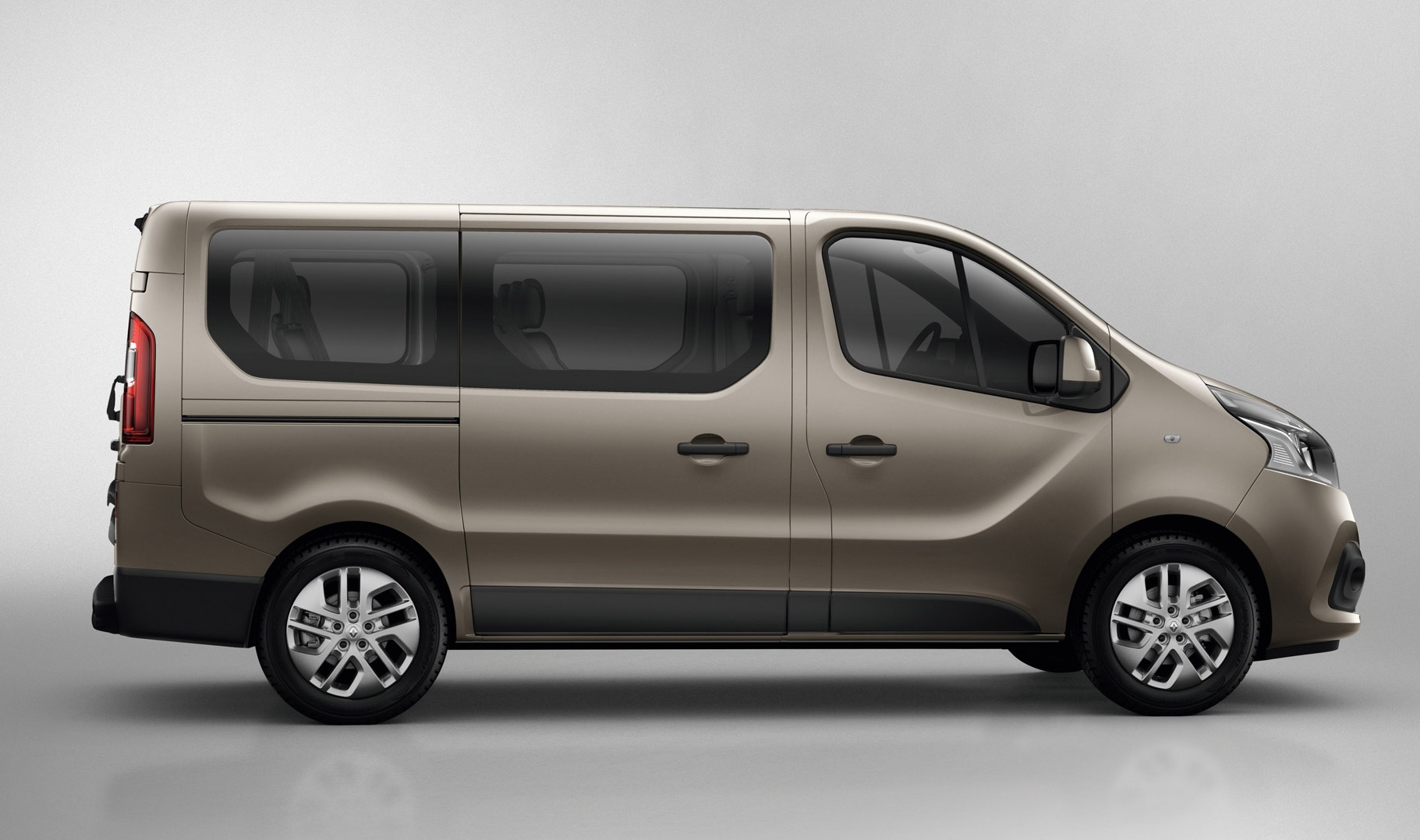 Вэны Peugeot Traveller и Citroen SpaceTourer: бойся, VW Transporter?