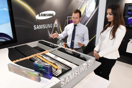 Samsung SDI показала во Франкфурте новые конфигурируемые батареи, способные обеспечить электромобилю дальность хода до 700 км