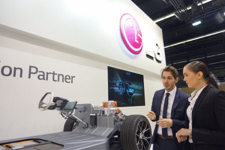 LG представила на Франкфуртском автосалоне OLED-технологии нового поколения, которые будут использоваться ведущими европейскими автопроизводителями