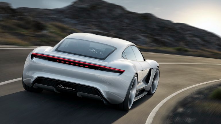 Серийная версия электромобиля Porsche Mission E поступит в продажу в конце 2019 года по цене Porsche Panamera