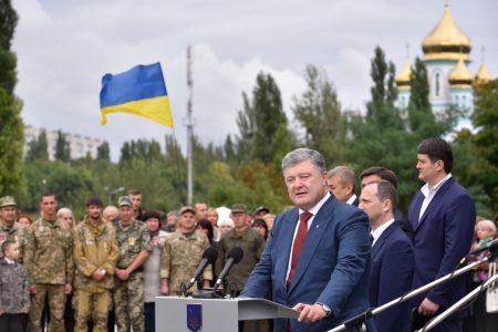 Петр Порошенко: С 1 января 2018 года Украина вводит новые правила пересечения границы и биометрический контроль для граждан стран, которые составляют риски для государства