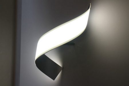 LG Display показала новые сгибающиеся лампы OLED, срок службы которых достигает 13 лет