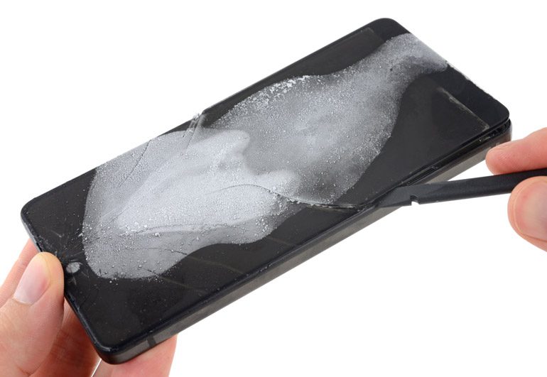 Всё плохо: iFixit сломали Essential Phone во время разборки